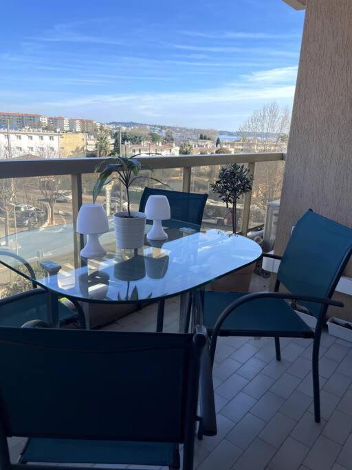 Apartment Vue Mer, 5min A Pied De La Plage, Parking Prive Vallauris